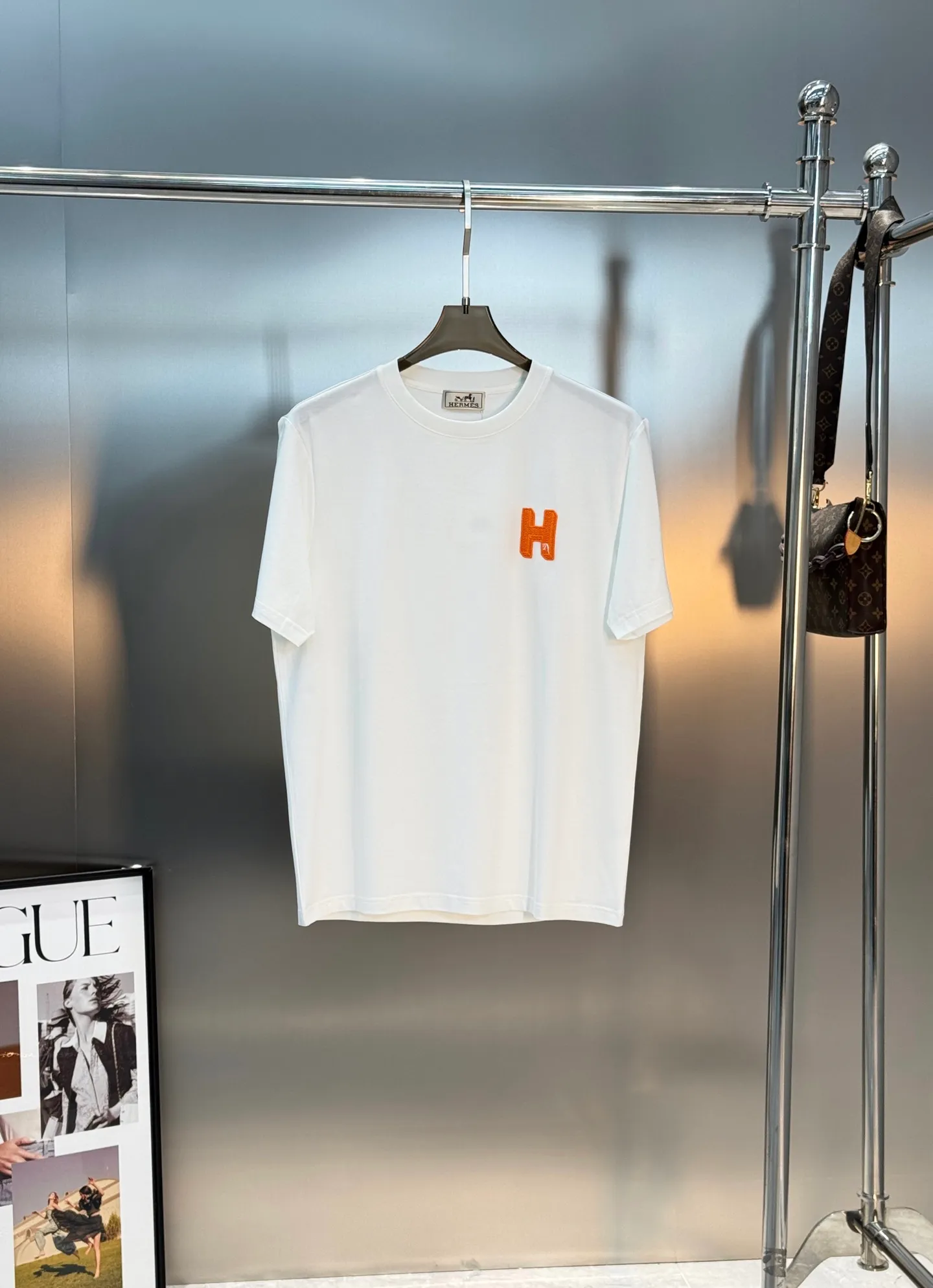 ⚜️HERMES 26s New Arrival T .Classic H . ！ . . 190g ， ， ！！！ ， ！ ！ ：Black.White.Dark Blue. .Sizes：M-3XL ❗️（S 4XL ）175/145 XL